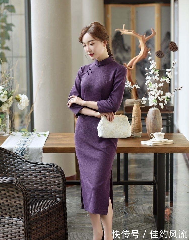 旗袍 40岁妈妈别老穿裤子,冬天打底穿这件“旗袍”,优雅温婉有气质!