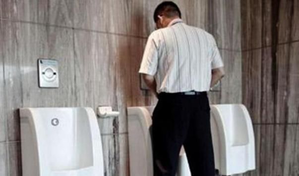 泡沫|尿液中出现很多泡沫?或许是被这些疾病“缠上”了,别忽视了!