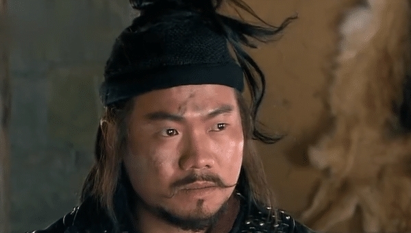 此人在梁山排名第七,武艺高强战功卓著,却是薄情寡义之徒