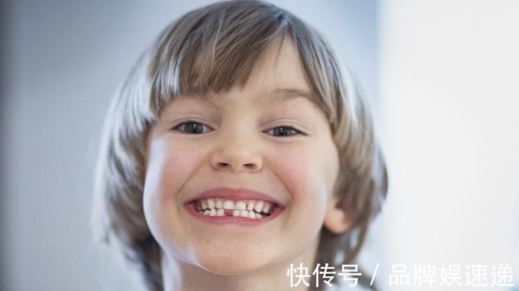 恒牙|牙科医生提醒,孩子正在换牙的父母们,你们一直都做错了什么?