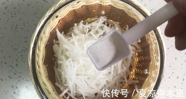 萝卜|秋冬干燥，这润肺食材要常吃，消痰减咳，还助消化，蘸上酱好香呀！