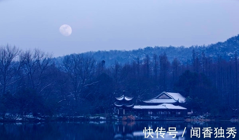 辞官！明月当空、白雪洒地，不赏诗中雪月岂不辜负了袁枚笔下的诗情画意