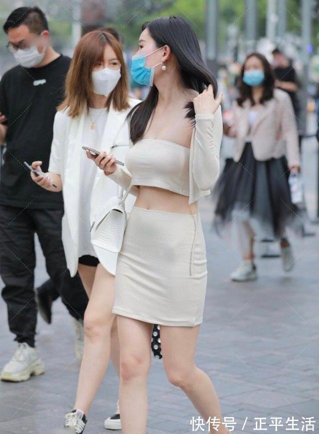 内衣|全套衣服珍珠白搭配冷白小包包,气质动人,青春活力