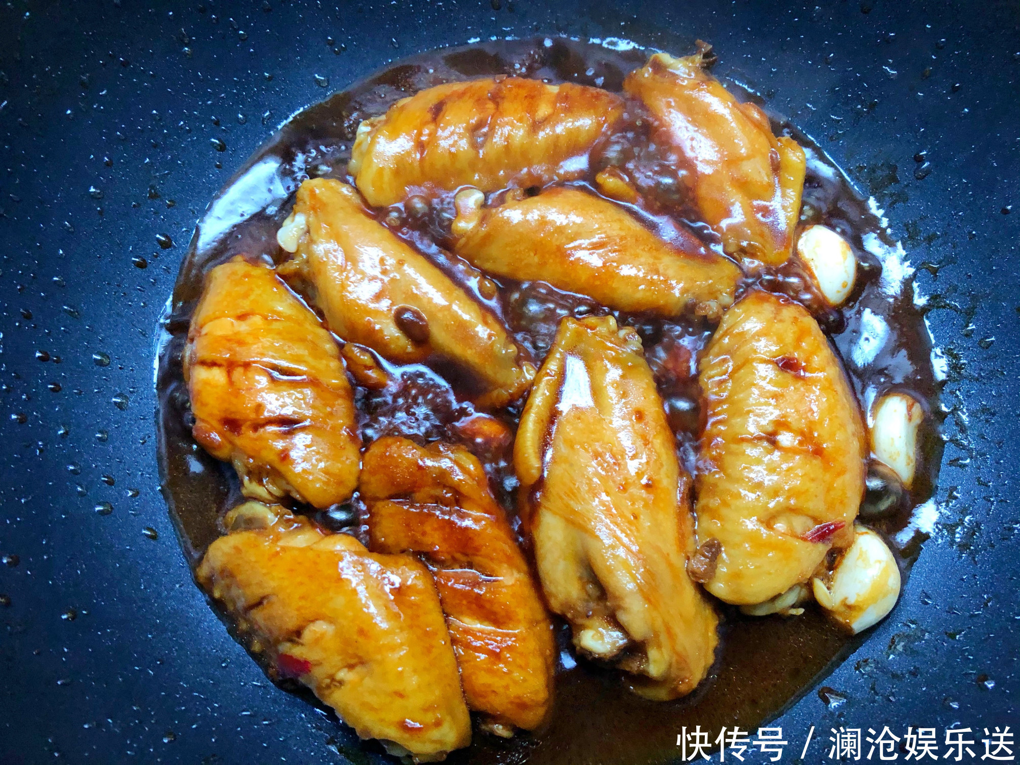 鸡翅|鸡翅别再用可乐了,试试这做法,酱香十足,鲜嫩又好吃,别错过