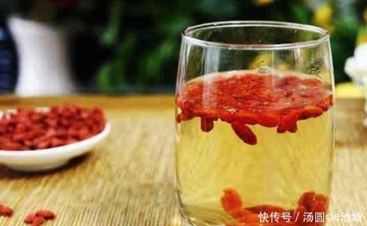 泡水|“枸杞”泡水时,大部分人放错了“水”!难怪效果不大,还很浪费