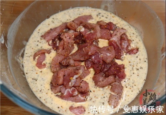 炸酥肉，用面粉还是淀粉，都不对！大厨教你正确做法，酥脆不回软