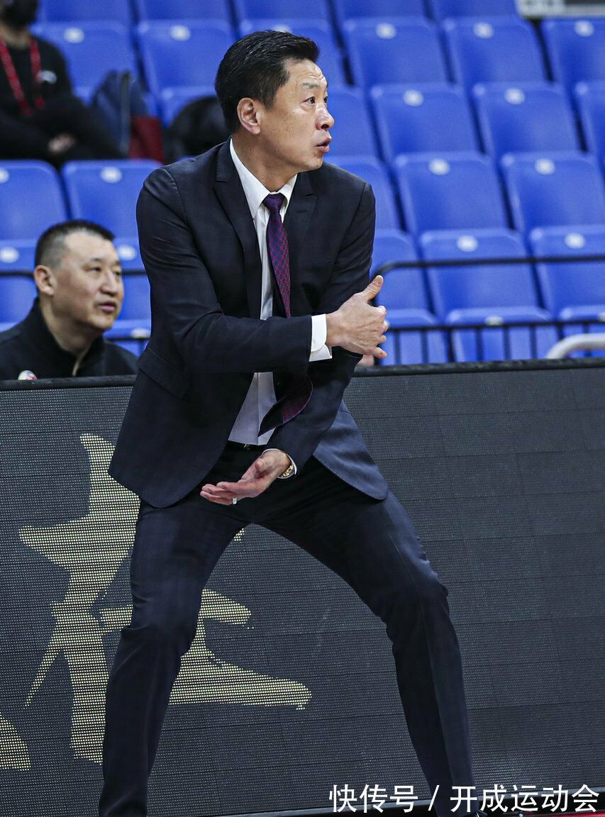 上海男篮|业余,山东男篮!上海男篮10分钟狂轰34-1,徐长锁只字未提责任