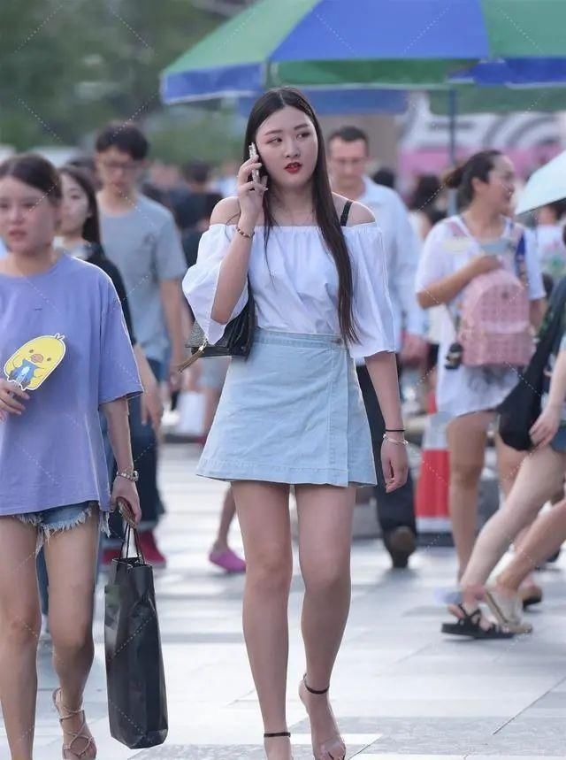 休闲|时尚穿搭连衣裙也可日常休闲，尽情展现女性朦胧美感