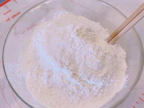 免烤箱，吃过就念念不忘，这款山药小饼看起来其貌不扬