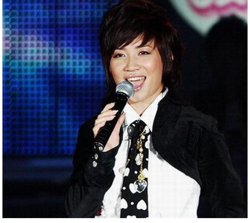 昔日超女直播唱歌外形大變難以辨認，15年前敗給尚雯婕未能進十強