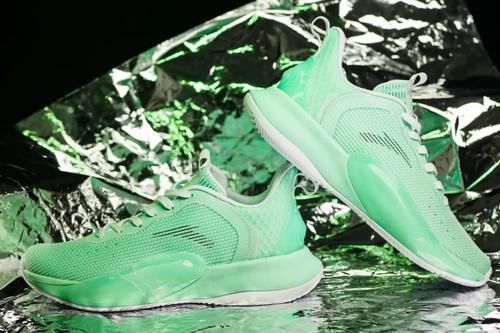 shock 罕见没有被贩子炒上天的国产实战!为何它200多就能入手?