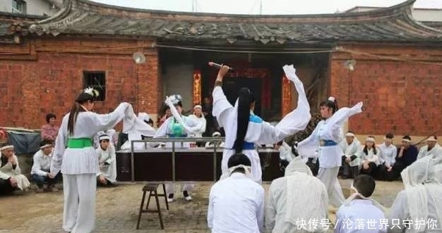 农村职业哭丧女,月入轻松过万,长的漂亮却无人敢娶!