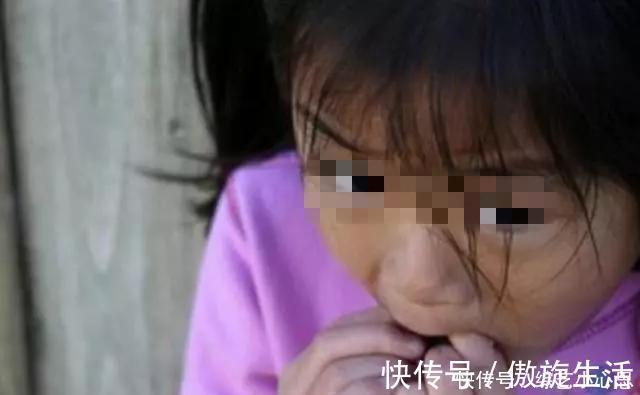 性格|小时候爱''咬指甲''的孩子,长大后多半是这2种性格,太心疼孩子了