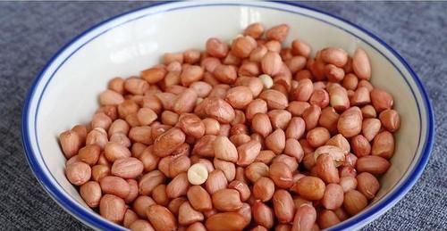  年夜饭花生好吃做法，打2鸡蛋，老做法教给你，吃一次就忘不了