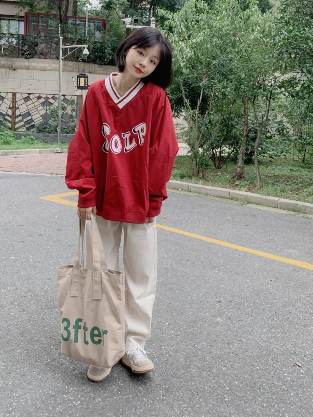 红色字母卫衣+白色休闲裤,韩范十足!|早秋卫衣合集| 韩范
