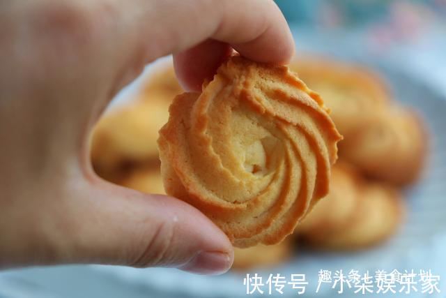 简单几步,教你在家做曲奇饼干,又酥又脆比买的好吃,特别解馋