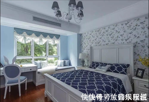 卧室|卧室别再靠床头装书桌了,换个位置省空间又美观,早知我也这么装