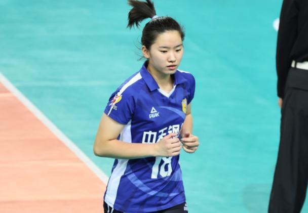 失误|江苏女排7连胜仍该深思，倪非凡飞6次一传，全队失误数高达27次