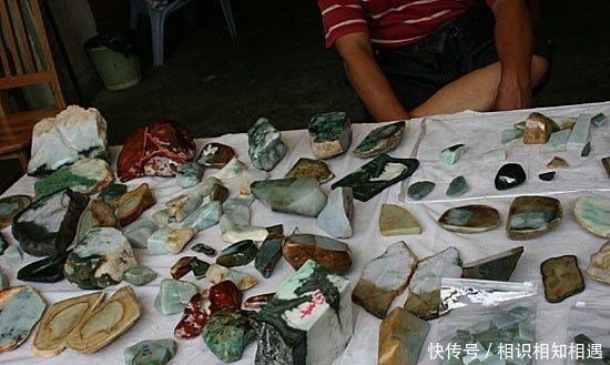  玉石店|卖玉石的老板，为什么自己不戴玉？并非戴不起，原因很多人猜不到