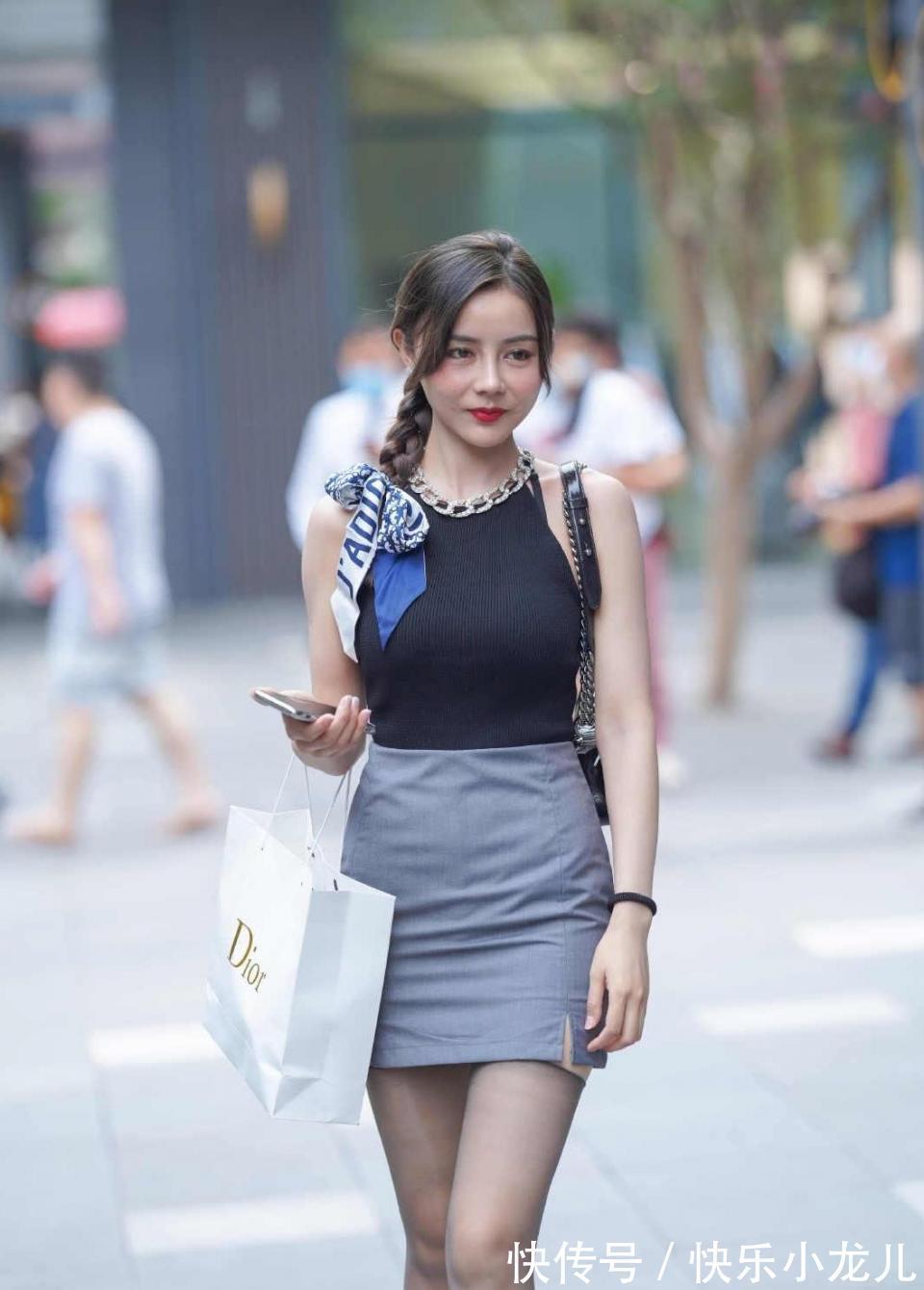 一步裙|美女独特别致的穿搭,充满时尚的味道