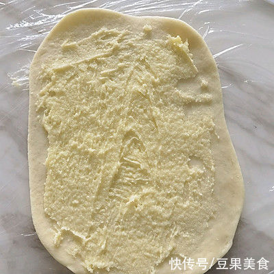 这道奶酥面包做起来容易,吃起来上瘾