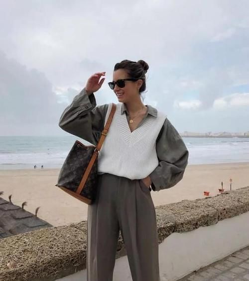 ?女人不管穿啥，都要牢记“上下法则”，很多人不懂，难怪显矮胖