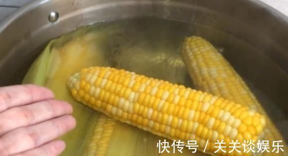 男女|煮完玉米的水,一滴也别倒,能解决众多男女的烦恼,早学不吃亏