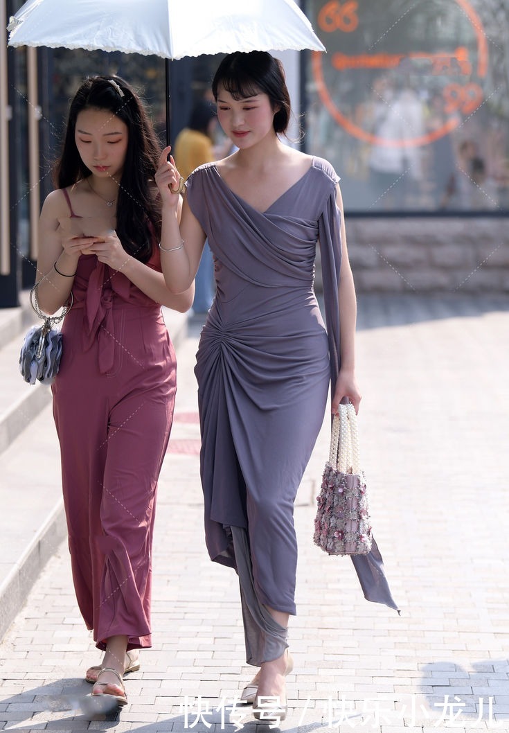 超可爱的南方美女，虽然有小肚子，但不影响强