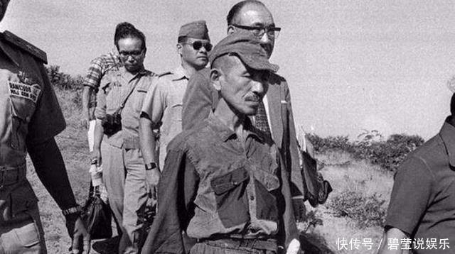 掏出|打仗时,为何不能假装投降,再掏出枪攻击呢原因很简单