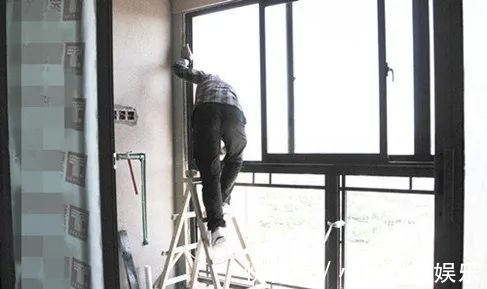 阳台|家里装修是先封阳台还是先铺瓷砖？原来好多家庭都装错了