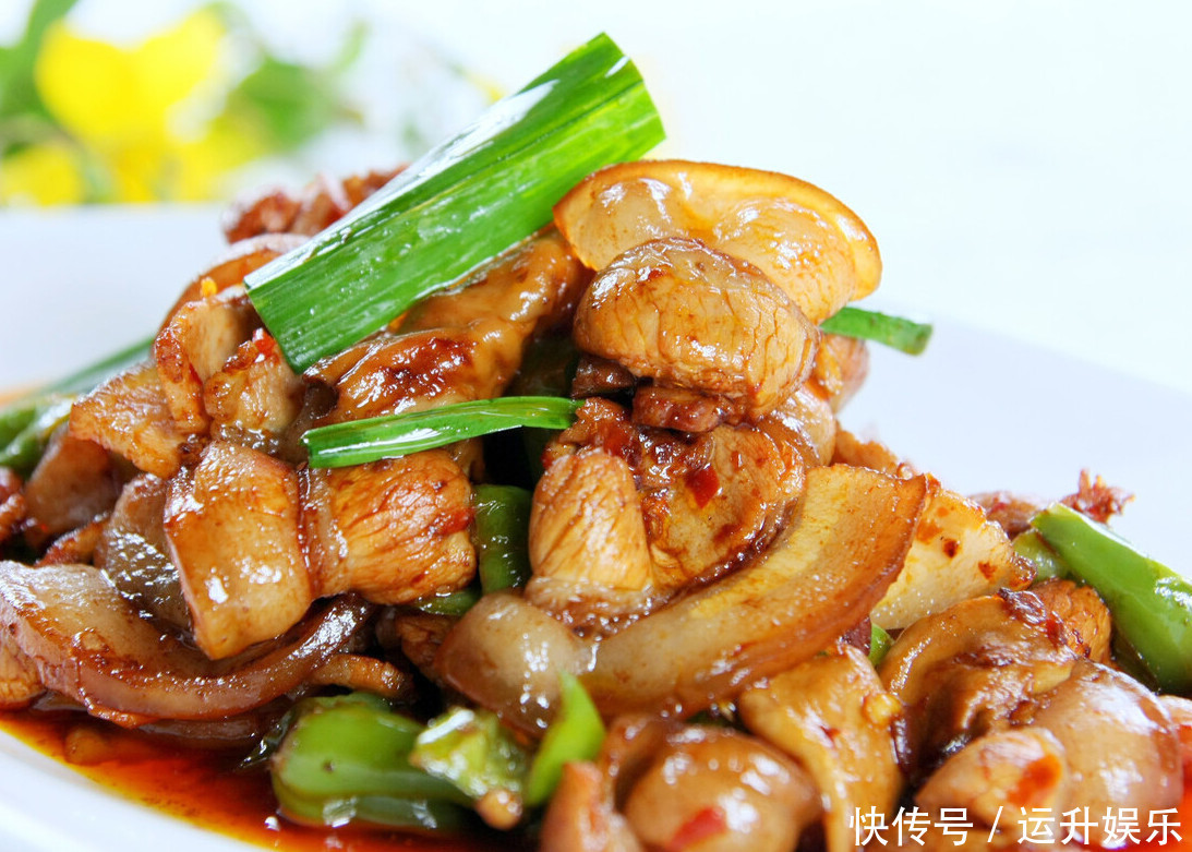  回锅肉怎么做好吃又正宗川菜大厨分享做法，肥而不腻软糯鲜香