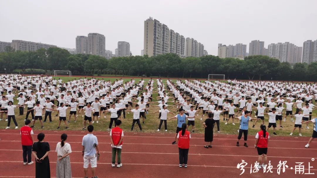 晚餐|昨晚，宁波初中夜自修第一天，有多少学生参加？晚餐怎么安排？我们看到了这一幕