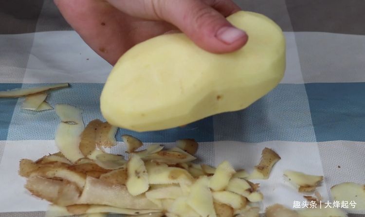 土豆加鸡蛋，我家来客人必做的压轴菜，好吃解馋，客人都说不够吃