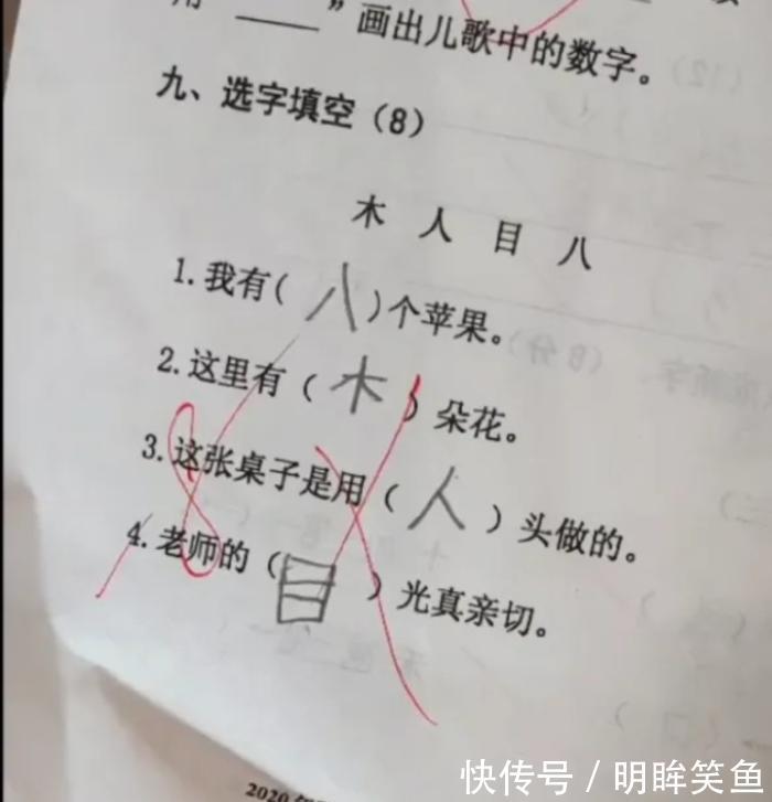 |搞笑GIF趣图：小男孩是个高手，这么轻易就躲过小女孩的偷袭