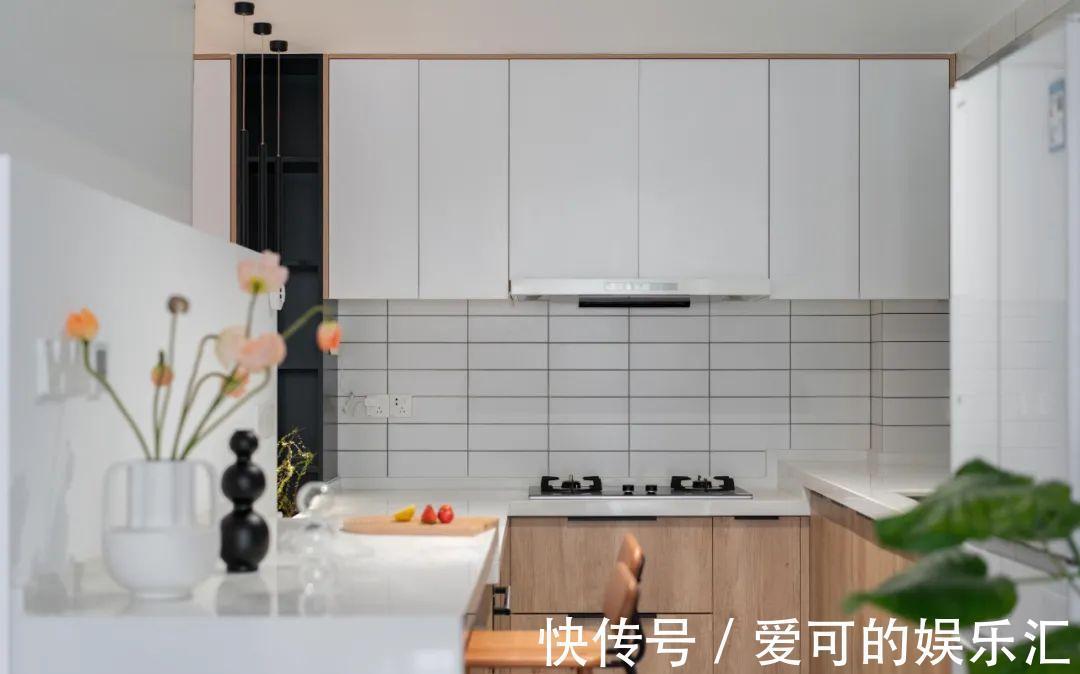 简约风|125平原木简约风，地台式客厅沙发舒适大气，L型玄关柜效果满分！
