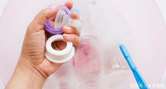 刘女士|有种“偷懒”叫开水烫奶瓶,大人是方便了,可孩子被“坑”了