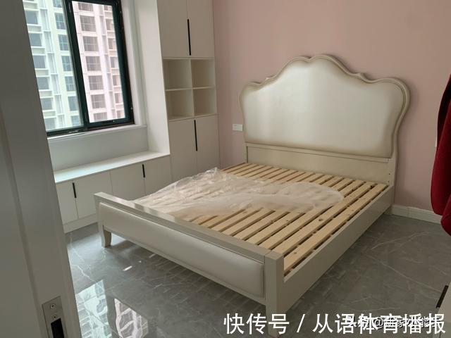 乳胶漆|她家装修花了12万，打造网红款电视墙，请木工师傅打柜子很喜欢