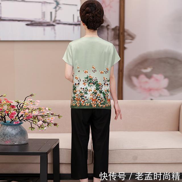 阔腿裤 会穿的女人,到了40是不穿裙子的,她们一般会选择时髦的套装