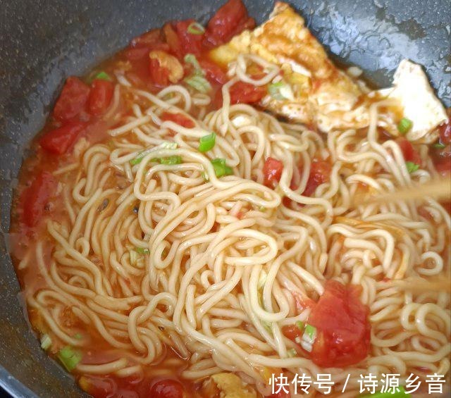 好吃|番茄煎蛋焖面,劲道爽滑,好吃到汤都不剩!