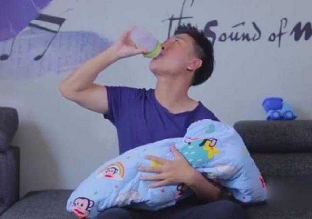 爸爸|“佛系奶爸”走红网络,用“臭袜子”给孩子喂奶,宝妈哭笑不得