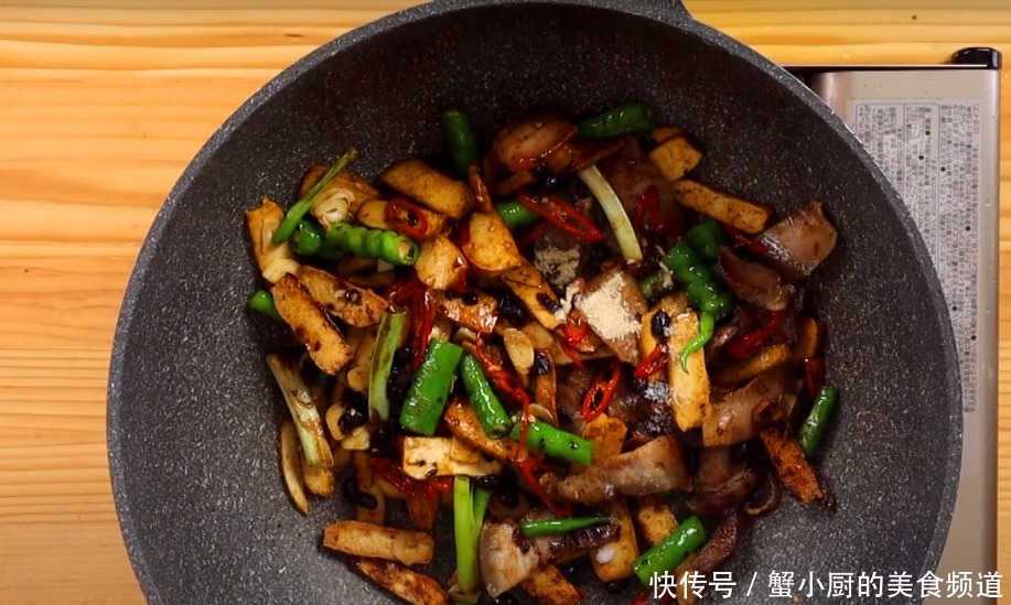 做法|川菜回锅肉,今天教你不油腻做法,入口香嫩让你多吃两碗饭