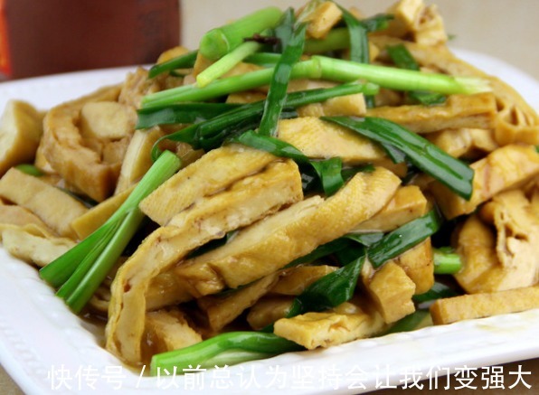 胡萝卜素|炒韭菜时加一宝,腰不酸了,腿不疼了,活力满满,皮肤更细腻光滑