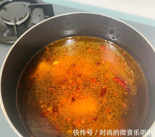 红烧排骨面,香喷喷的炒入味!