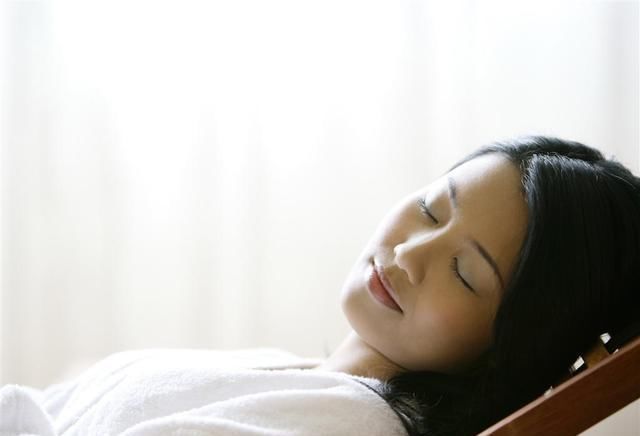 刷牙|五年连生四胎还不坐月子,如今感觉老了20岁,比大16岁丈夫还显老