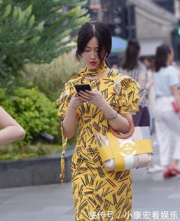 荷叶|潇洒自在的连衣裙穿搭更加随意自在,舒适透气修饰腿型,简约高级