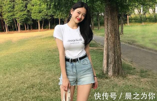 紧身牛仔裤 -摩登范十足的牛仔裤美女,甜美漂亮,特别招人喜欢!