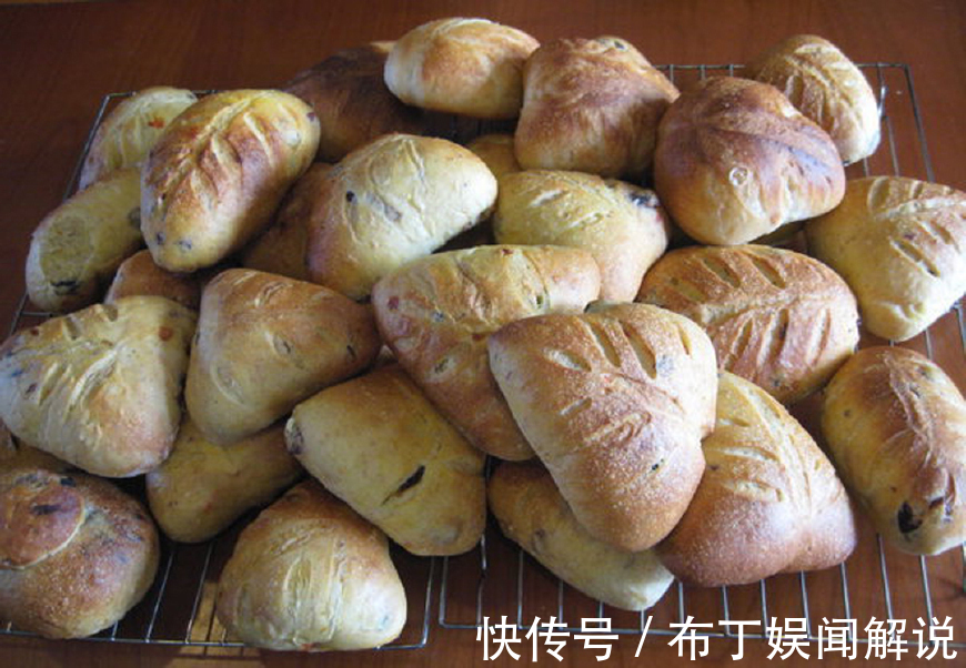 面包|早餐,别再做面饼了,试试这面包,咬一口满嘴喷香,家人都爱吃!