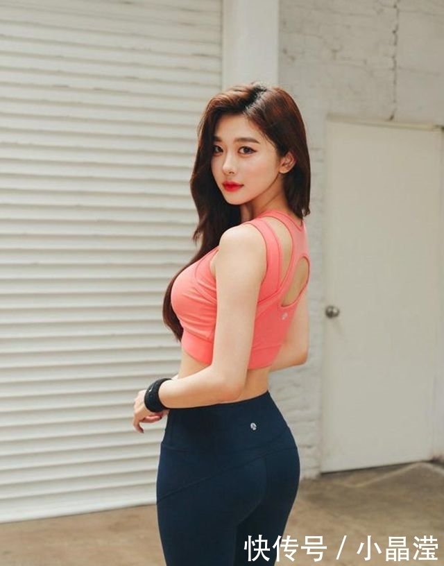 尽显|丰满的打底裤美女,举手投足间尽显女性韵味!多肉才是真的美