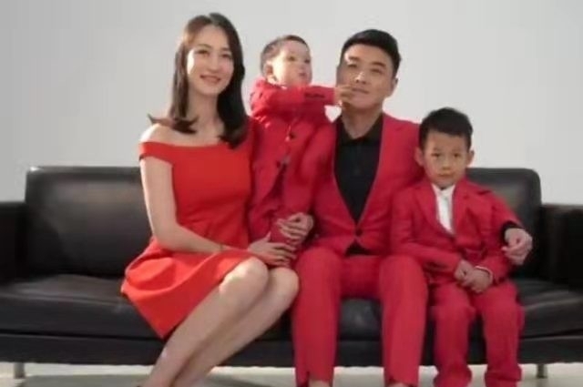 闫博雅|运动员王皓妻子闫博雅,为爱放弃事业当家庭妇女,爱舞蹈更爱丈夫