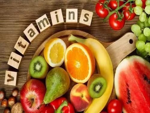 维生素|如何正确服用维生素C、B12、B2和叶酸?是餐前服用还是餐后服用好